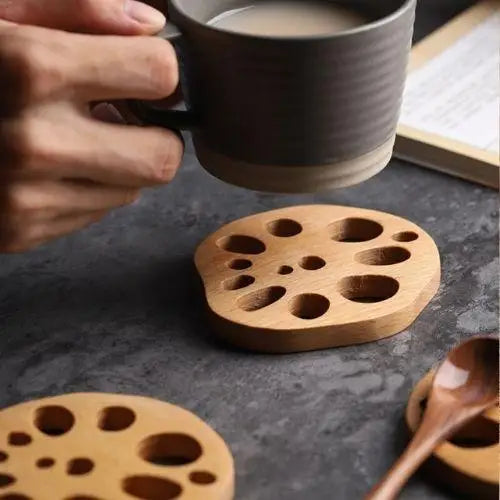 Support Tasse Bois avec du Thé